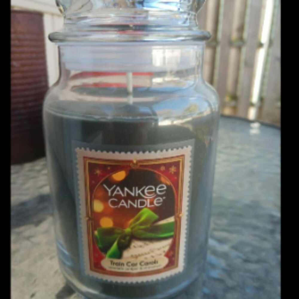 YANKEE CANDLE Train Car Carols 22oz Lrg Jar Candle  All Aboard to Christmas NEW!